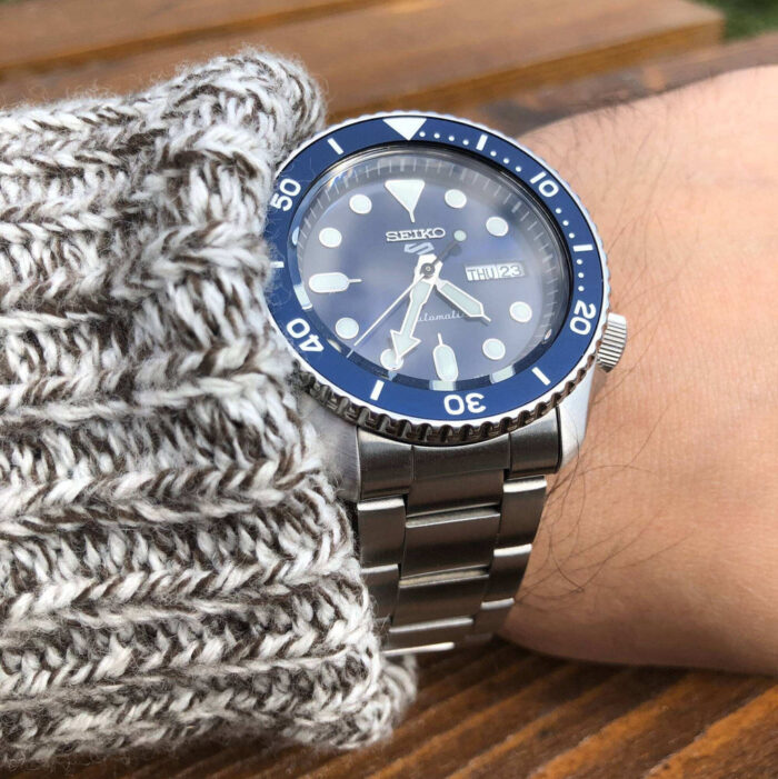 Seiko 5 Sports Automatic Analog Blue Dial Silver Steel Strap Watch For Men - SRPD51K1 - Image 4